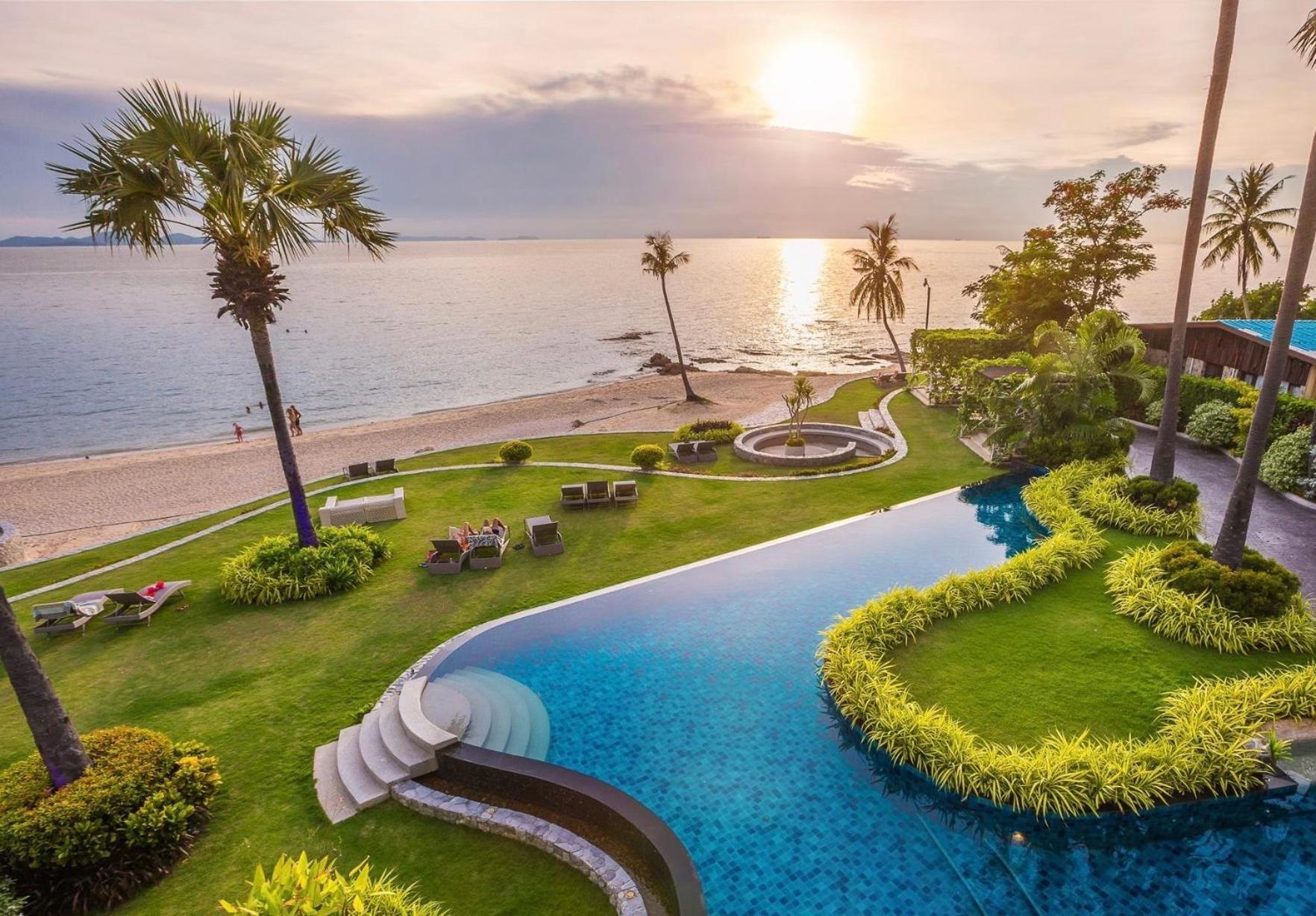 Luxurious Beachfront Pattaya Exterior foto