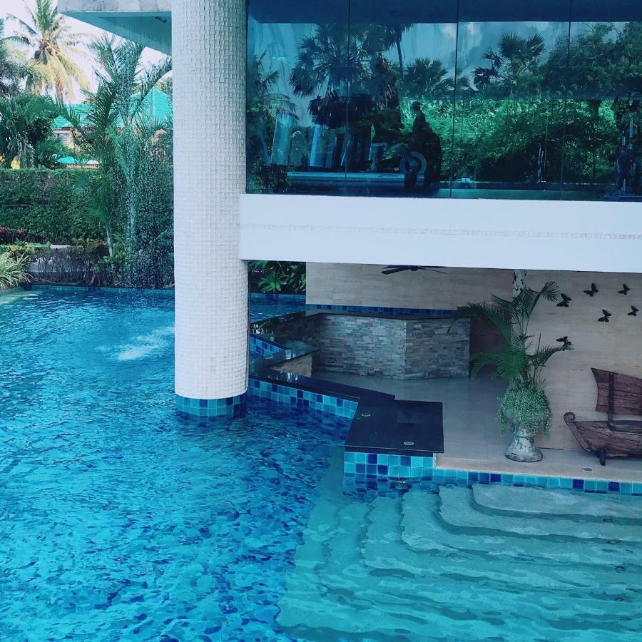 Luxurious Beachfront Pattaya Exterior foto