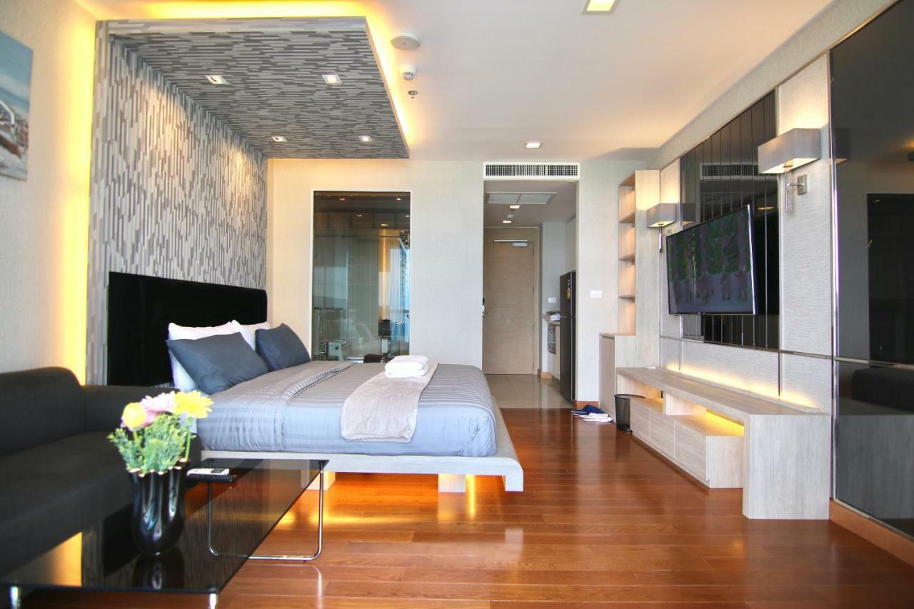 Luxurious Beachfront Pattaya Exterior foto